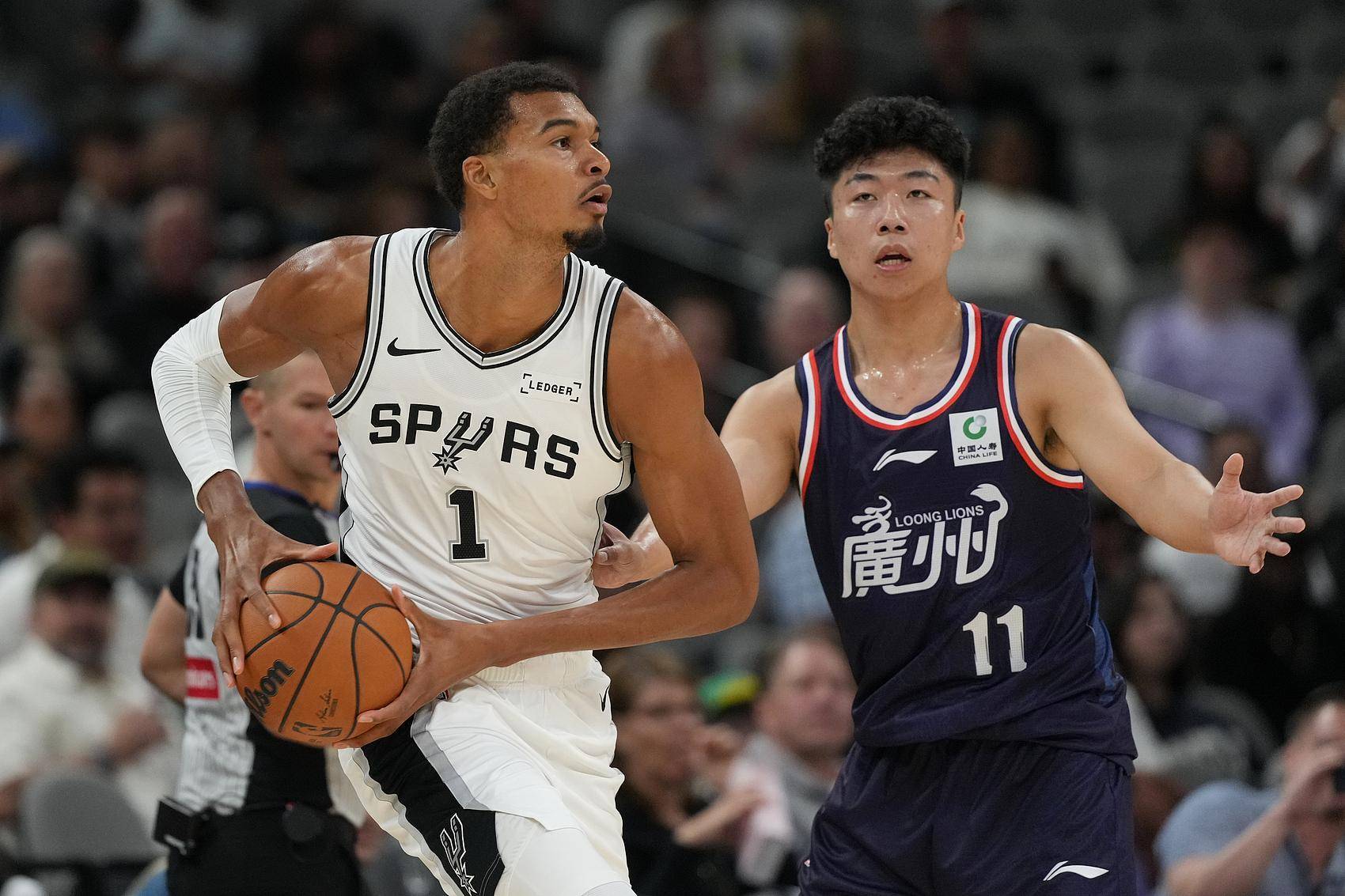 九游游戏平台-包含亚特兰大发布备战花絮，今晚门线救险，NBA常规赛任务艰巨，赛季目标并未改变的词条